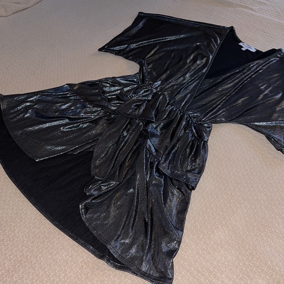 Women’s Dress - Picture 2 of 7